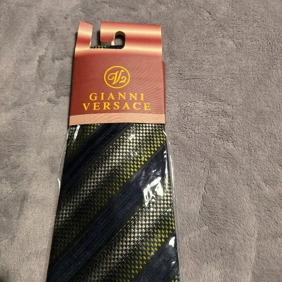 NWT GIANNI VERSACE 100% silk tie - Picture 4 of 5
